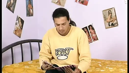 Süper ince gözlüklü yılan ilk kez gergin