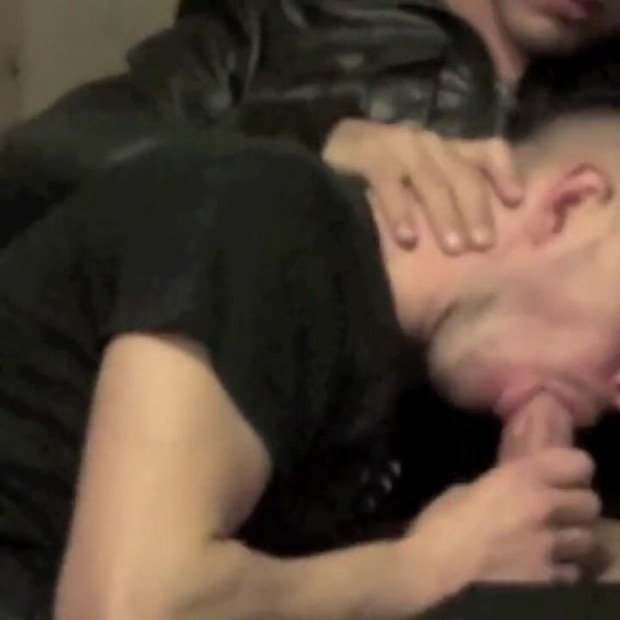 Hard sneaker submission by Arab