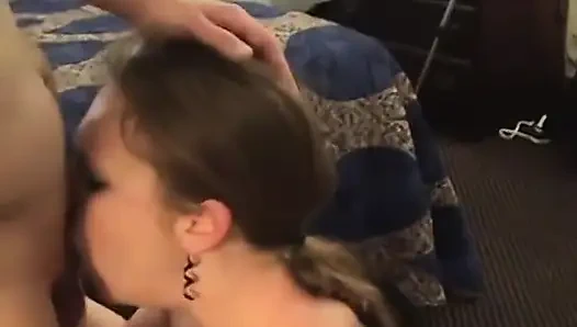 Steven london si cewek hot rambut pirang lagi asik nyepong sampai tenggorokan