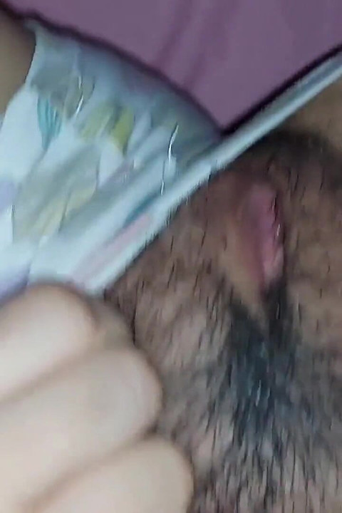 近所の義理の妹と私の猫で遊んでいます。