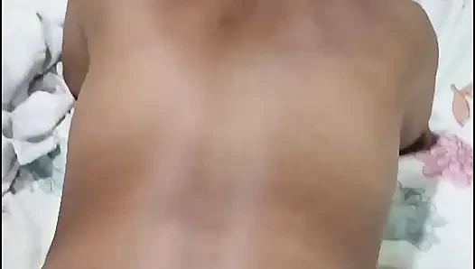 Hintli üvey kız kardeş domaltarak sikişiyor
