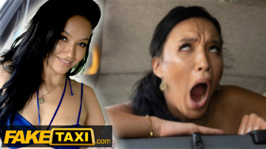 Fake taxi - gata de biquíni Asia Vargas tira a roupa na parte de trás do táxi para o deleite do motorista