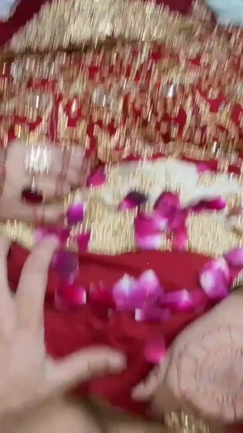 Detik menawan dari "Malam Pertama Isteri Desi India Dan Suami Seks Suhagraat"