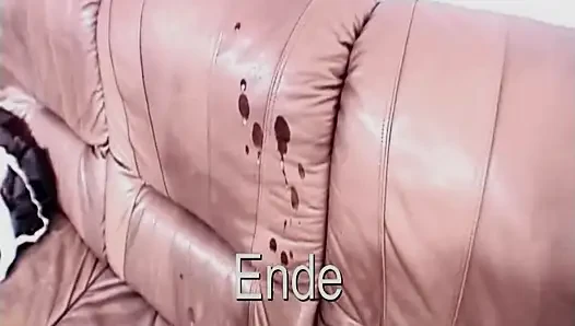 Посмотри, как эта французская дама взступает на колени и сосет это