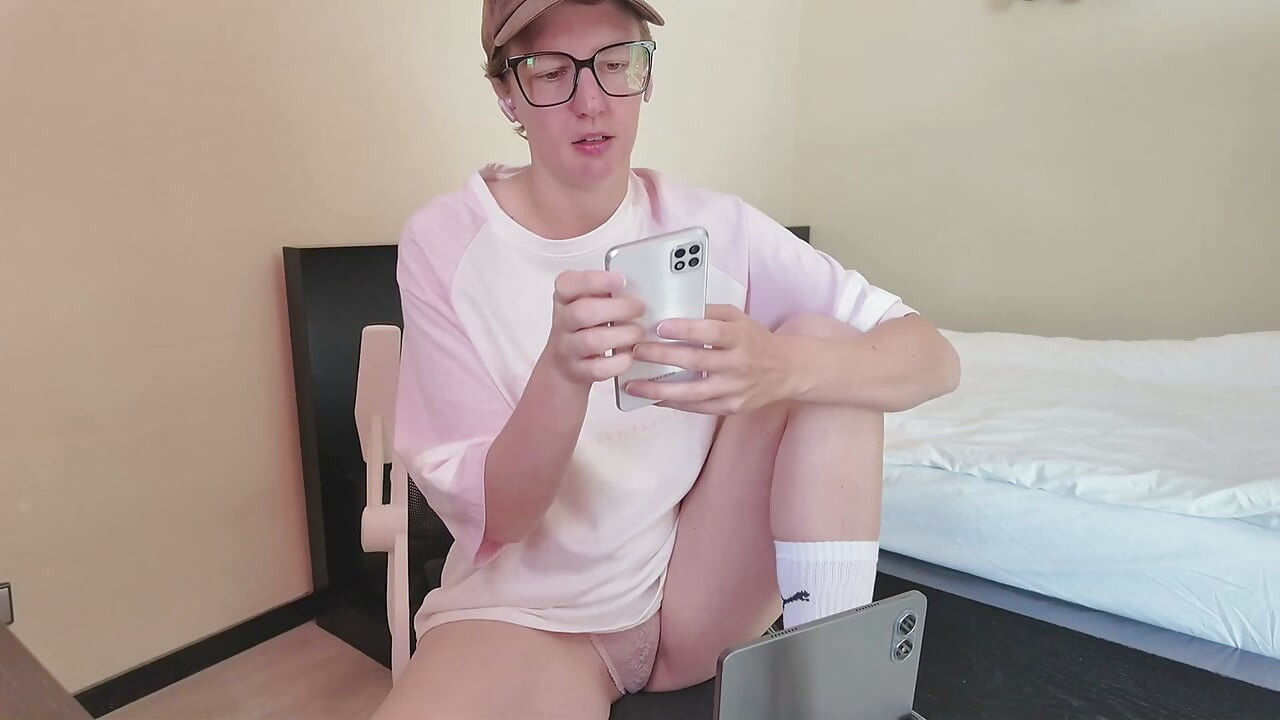 Xoa lồn CỰC MẠNH - Con đĩ dâm đãng sex qua điện thoại #1