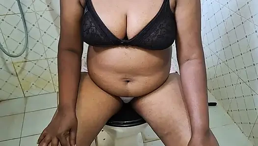 Reife frau im badezimmer heißestes video