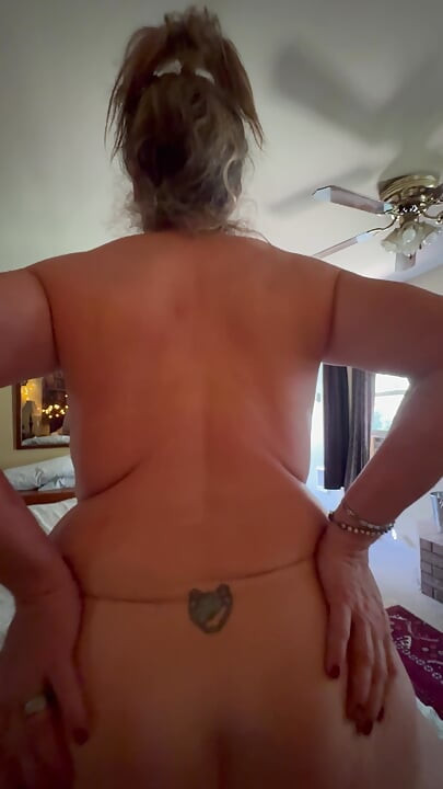 Madura esposa cavalga pau e adora buceta pra boca