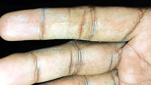 Geceleri hızlı mastürbasyon yapıyor ve boşalıyor