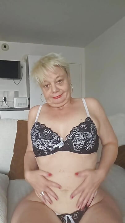 A Little Solo Pleasure Where I Play with My Pussy and My Ass