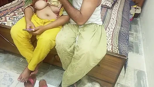 Desi bhabhi panas dan seksi disetubuhi oleh bf