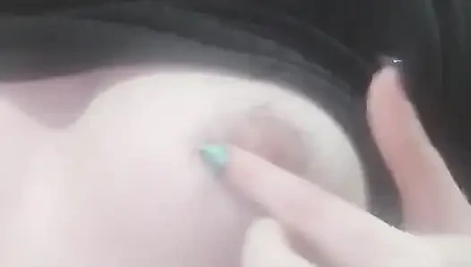 Играю с моими волосатыми сосками