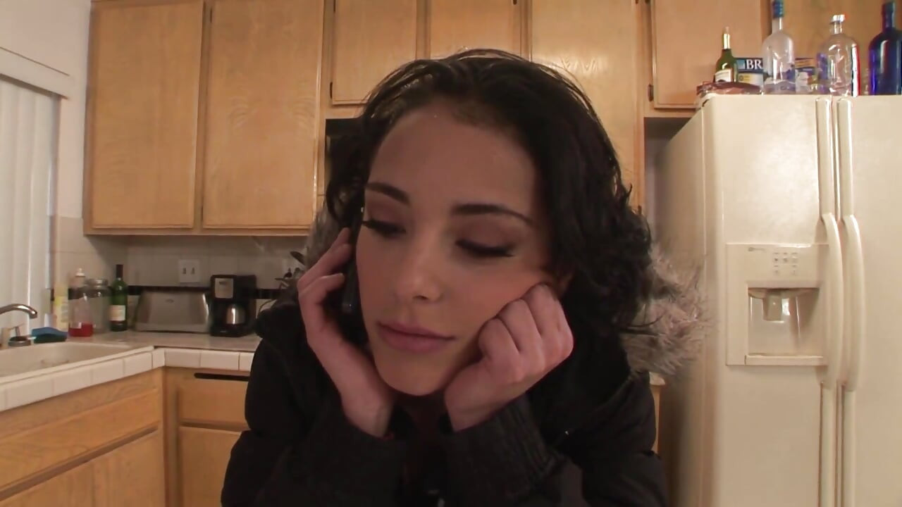 Lee Stone își distruge pizda cu piercing