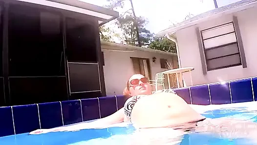 Fucking My Big Ass Bikini Wearing Stepmom Madisin Lee