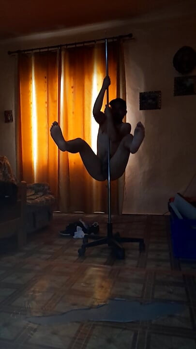 Daeros's doing for fans pole dance