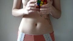 トップレス素人が1分強でrubiks cubを解決