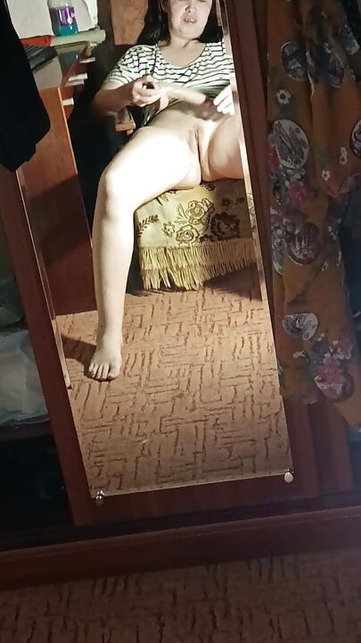 POV-tyylin tiukka pillu ja dildo, kotitekoinen masturbaatio