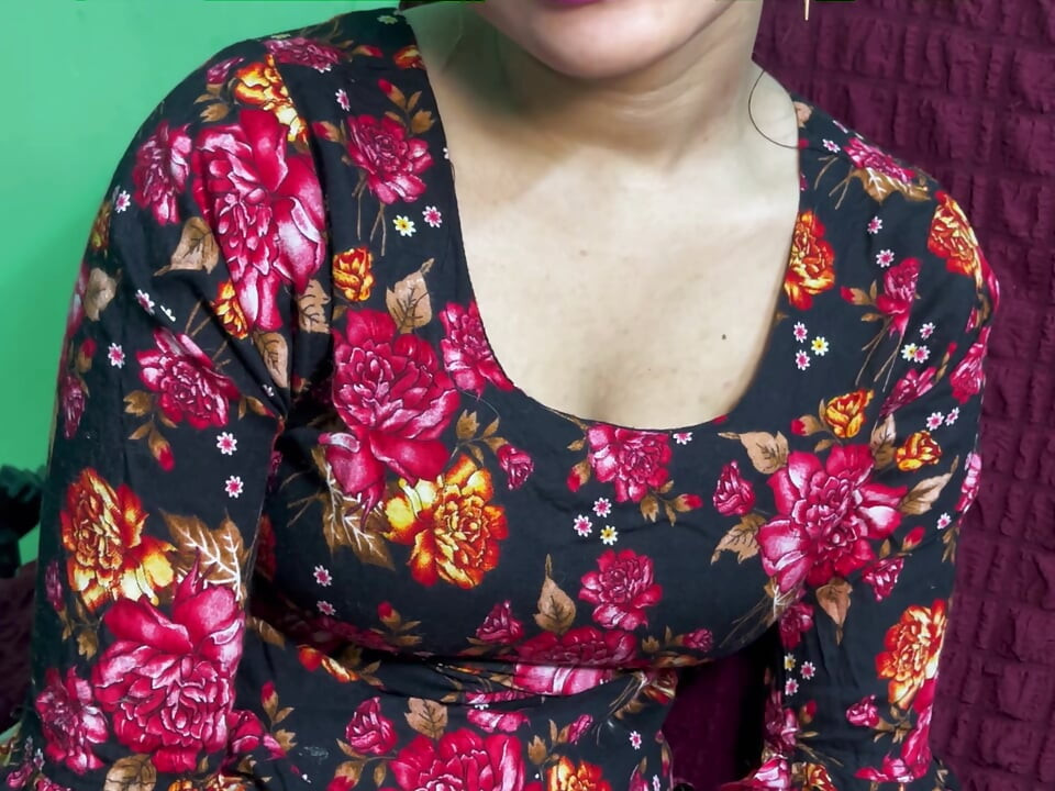 Bowdi nggak suka sama suaminya, itu sebabnya dia pengen ngentot sama aku