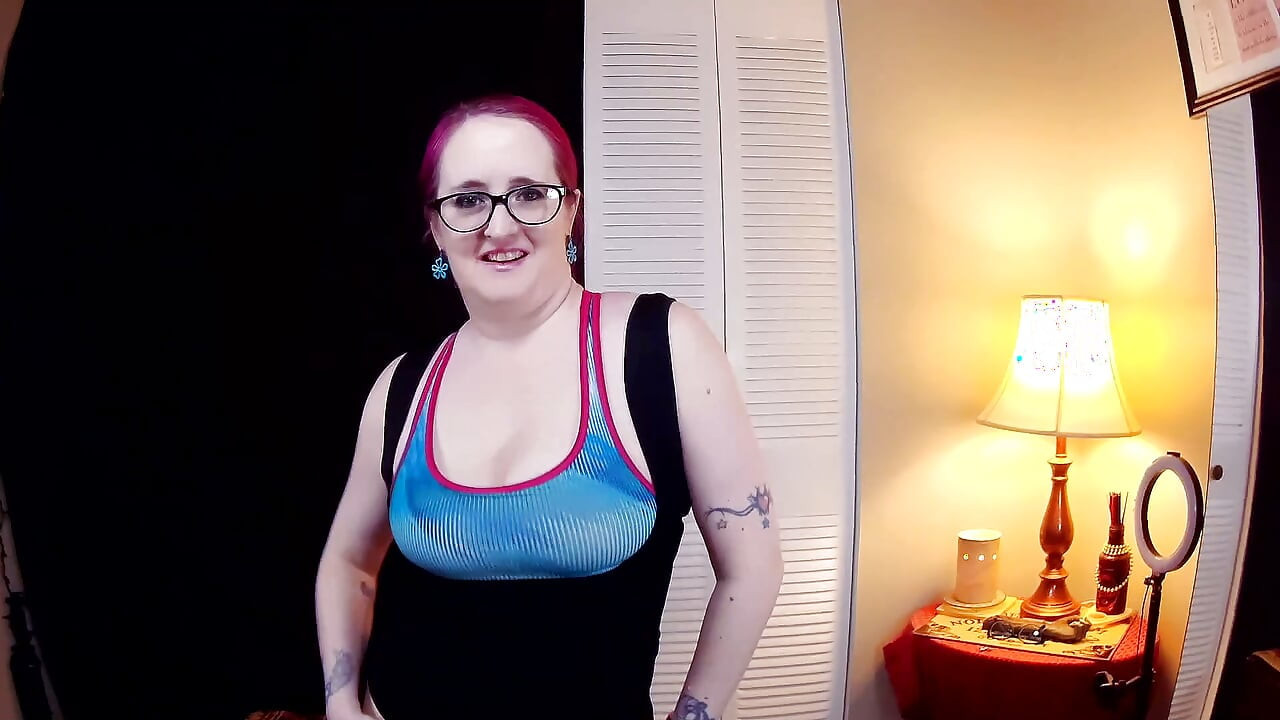 Milf termina con garganta profunda con las tetas y facial