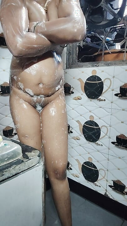 indian girl bathing nude