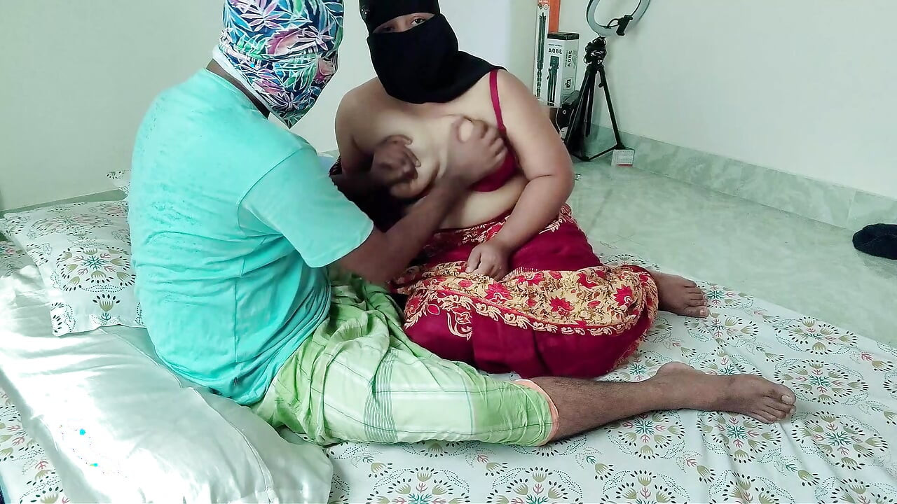 Shop keeper fuck chubby desi wife in storeroom bangla xxx