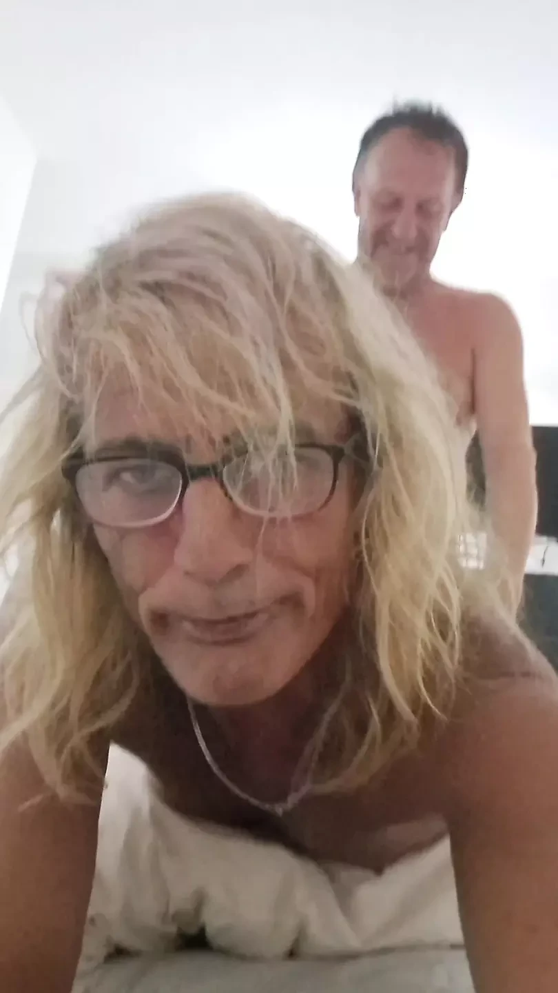 Selfie avec la secrétaire, Gigi et David