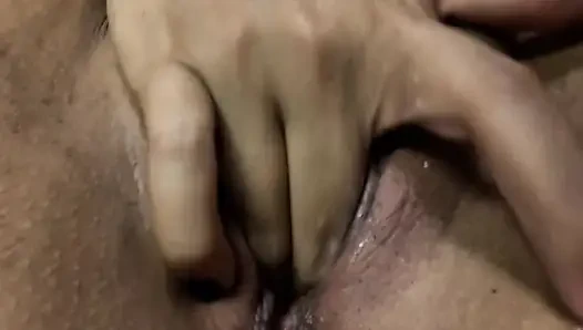 Ona dokunma takıntısı kalın vajinasını spermle derinden dolduruyor