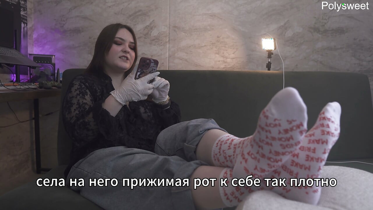 SP Porno Hikayesi - Lateks eldivenli kız, bir erkeği strapon ve amıyla becerdi (Rusça, femdom, oral seks, pegging)