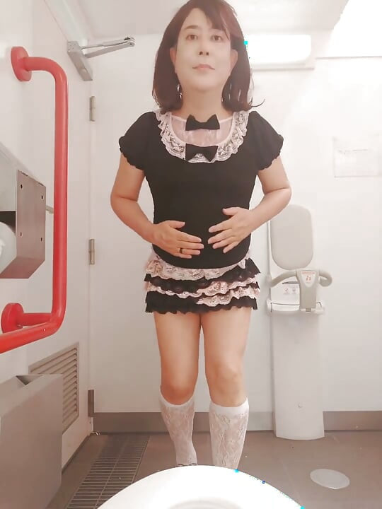 Masturbating in a Feminine & Girly Outfit
