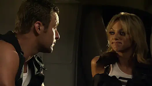 Cewek tetek besar disetubuhi di van