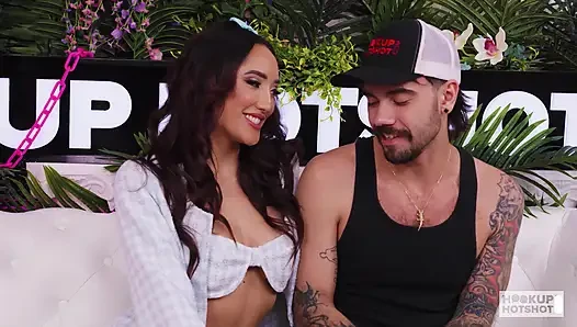 Chloe amour menghidrasi saat mandi emas setelah seks anal