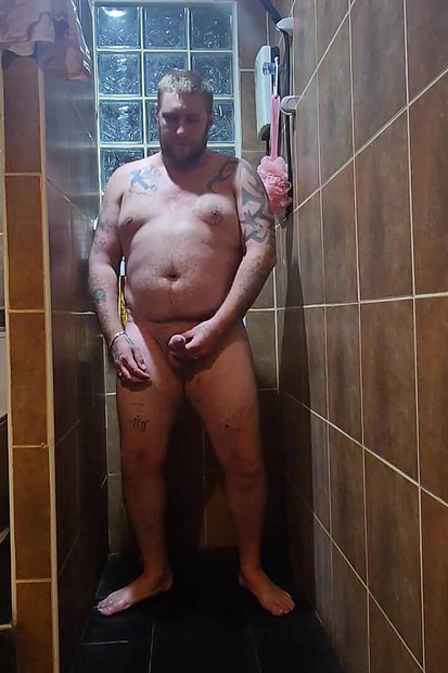 Jimbob Pissing on His Feet and Stomach