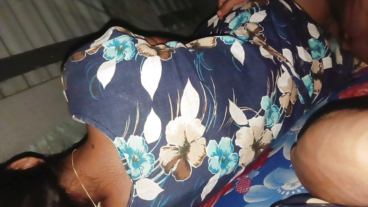 Desi gao ki ladki ki mms hue leak apne ghar me apne boyfriend se chud rhi thi.