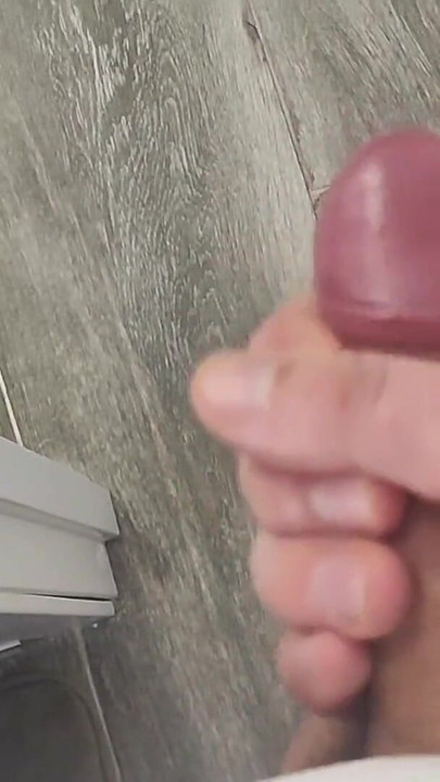 Känslomässigt ögonblick från "Pov: Titta på min styvmamma onanera och spruta!"
