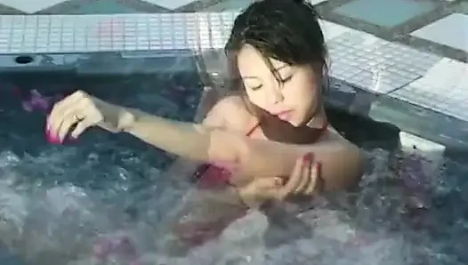 Asyalı ateşli kızlar poz derlemesi 1