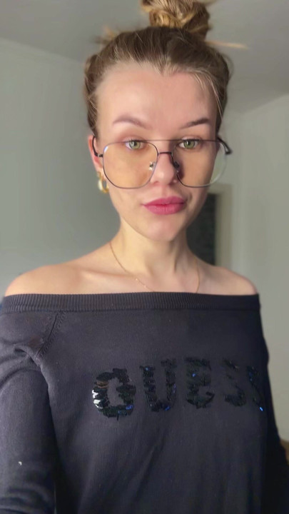 Bu tatlı kızın şaplaklanması🥰 gerekiyor