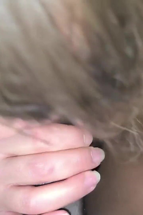 Si Dia Perlu Menjadi Banci Yang Baik Dan Dapatkan Lututnya Dan Membersihkan zakarnya dengan mulutnya 1