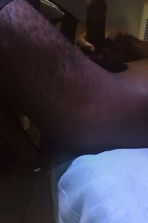 Masturbating, Cumin in bed with my Neighbor on Skye and end up with orgasm and squirts that you never expect