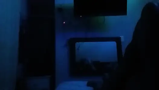 В видео от первого лица, выполненное через настенное зеркало отражение мексиканской пары, занимаемойся горячим потным сексом Urfreaknastycouple