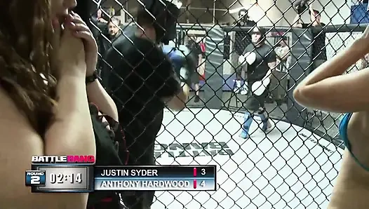 Hadiah pantat besar untuk pemenang dan dia suka mengisap dalam-dalam