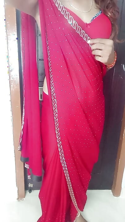 Indian hot stepmom wearing sexy red bra and satin saree