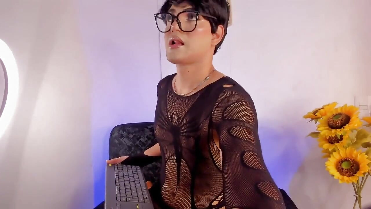 Femboy Ken Sissy Age Como Uma Ponta E Dança Sexy Para Você