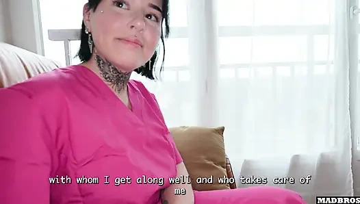 Eine einzige französische pflegemutter mit einem schönen dicken arsch wird zu hause während ihrer arbeitszeit !!