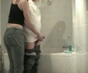 Handjob im Bad