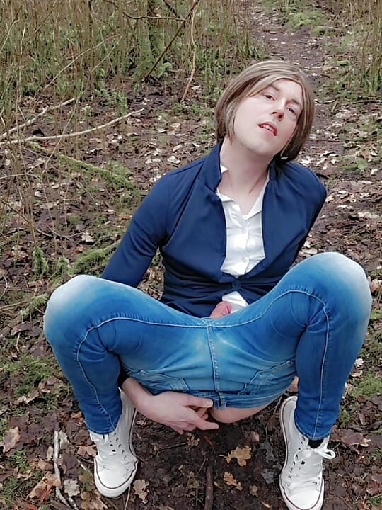 Casual dildo fuck on the woods