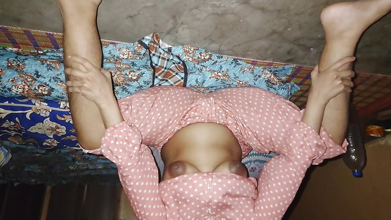 Paki Cubby Maid Cleaning Floor Big Natural Tits Big ass tight boobs