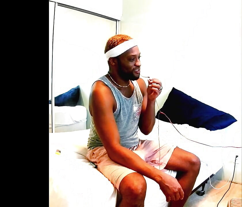 Kennie Jai Beats His Meat!