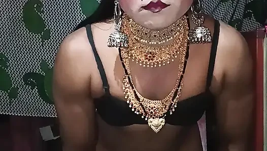 Madhuri bhabhi apni gand me do egg dalikali sari pehenkar