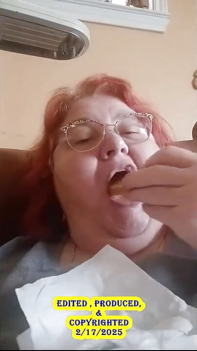Verpleegster Vicki eet hier de lunch en geniet dan van lekker ijs