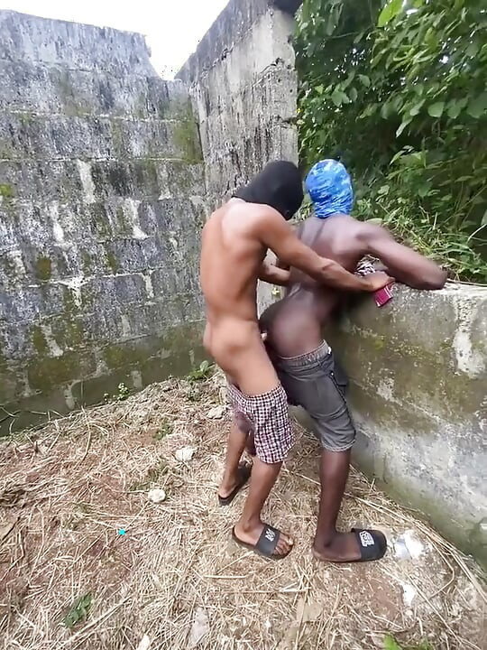 Putih Pada Hitam