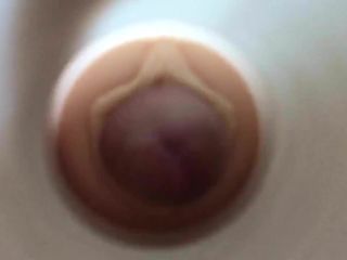 Nuanță de pulă de un bărbat cu spermă pe cameră